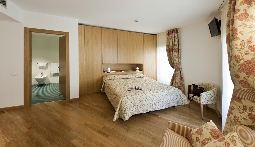 Hotel Romanda Levico Terme Exterior photo